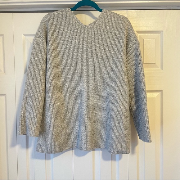 Express Sweater - Picture 4 of 5